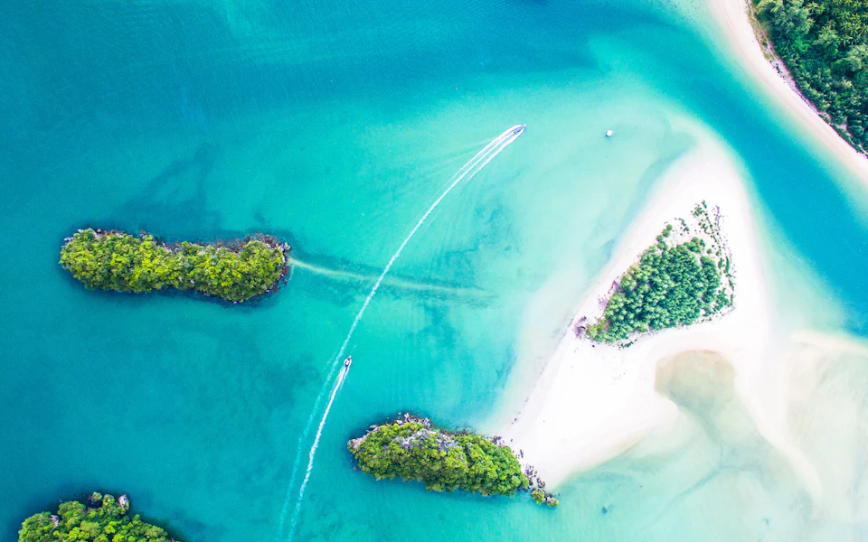 Islands and a sandbar in turquoise water, seen from above